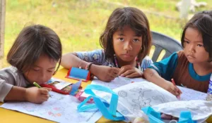 Kanak-kanak gembira mengikuti aktiviti yang disediakan semasa program
