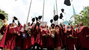 Segulung ijazah, sejuta pengorbanan siapa sebenarnya di sebalik kejayaan?